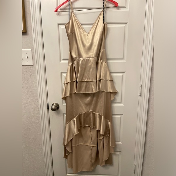 Missguided Woman’s Champage Gold Frill Hi/Low Cami Dress size: 8 NWOT - Picture 2 of 14